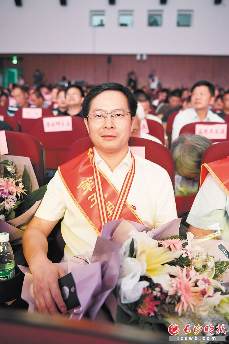 李良义，长沙市第四医院急诊急救中心副站长。获评第五届“长沙市道德模范”敬业奉献模范称号。