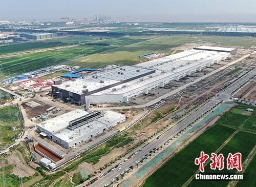 8月20日上午，中国(上海)自由贸易试验区临港新片区正式揭牌。图为航拍特斯拉中国超级工厂。中新社记者 张亨伟 摄