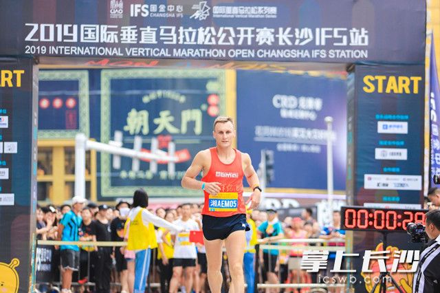 比赛吸引了众多国内外选手参加。