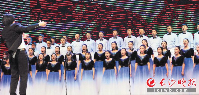 9月6日，“祖国颂”长沙市庆祝新中国成立70周年群众合唱比赛在长沙实验剧场隆重举行。长沙晚报全媒体记者 贺文兵 摄