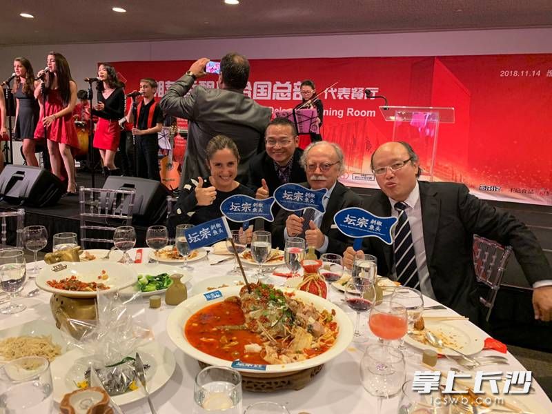 坛宗剁椒鱼头代表湘菜走进联合国。