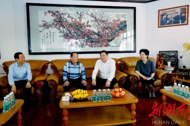 省委书记杜家毫，省委副书记、省长许达哲一行看望袁隆平院士