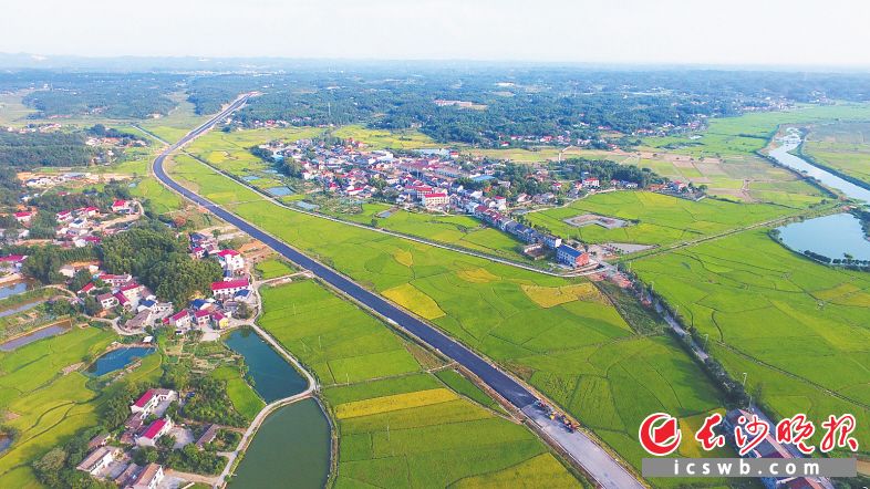提质改造中的农村公路