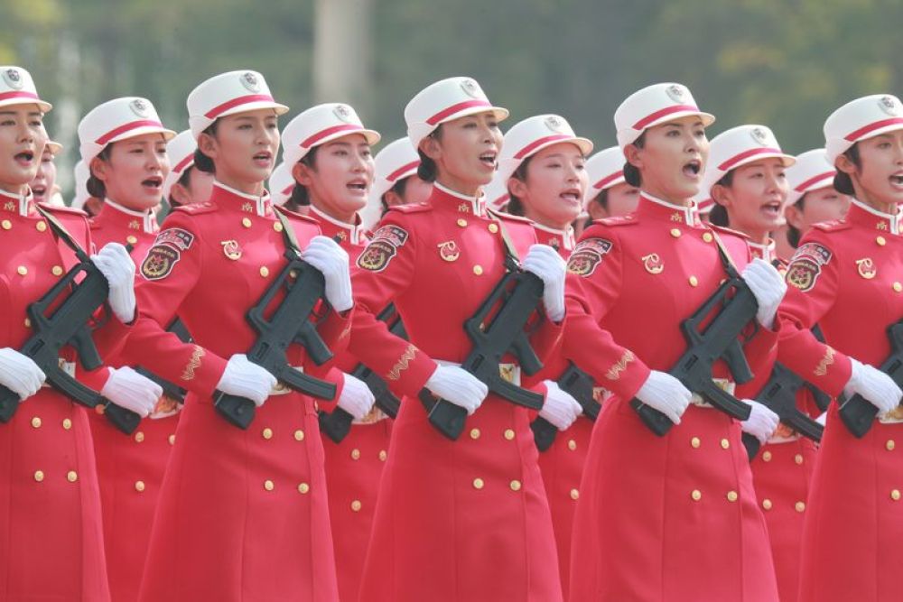 10月1日上午，庆祝中华人民共和国成立70周年大会在北京天安门广场隆重举行。这是民兵方队接受检阅。新华社记者 丁林 摄