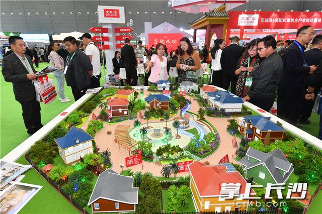 今日上午，为期3天的2019湖南（长沙）装配式建筑与工程技术博览会在长沙国际会展中心正式开幕。  长沙晚报全媒体记者 王志伟 摄

