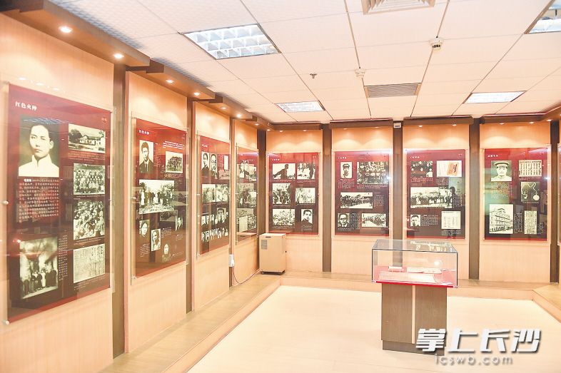 省档案馆的“近代湖湘人杰图片展”展区,珍贵历史档案印证共产党人初心。 长沙晚报全媒体记者 余劭劼 摄 省档案馆的“近代湖湘人杰图片展”展区,珍贵历史档案印证共产党人初心。 长沙晚报全媒体记者 余劭劼 摄