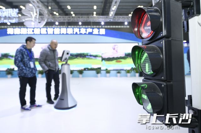 智慧路灯系统。