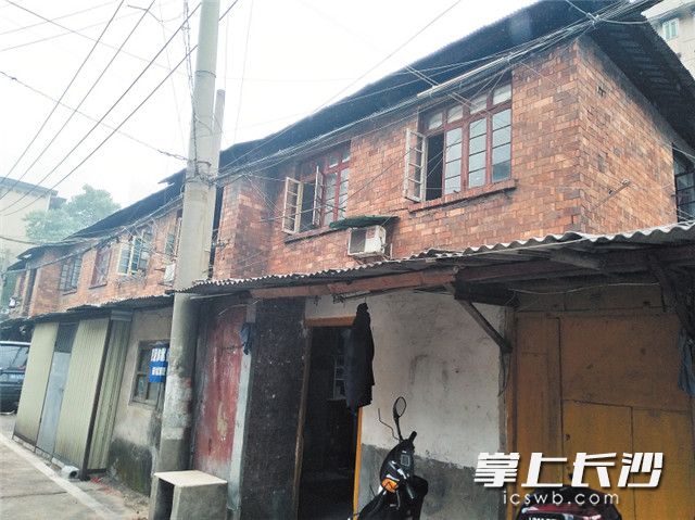 湘雅路街道文昌阁社区联运公司宿舍年代久远，存在垮塌和火灾等安全隐患，街道一声“哨响”，相关区直部门迅速“报到”。