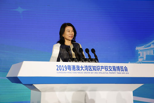 格力电器董事长兼总裁董明珠出席“知识产权珠江论坛”并发表演讲。