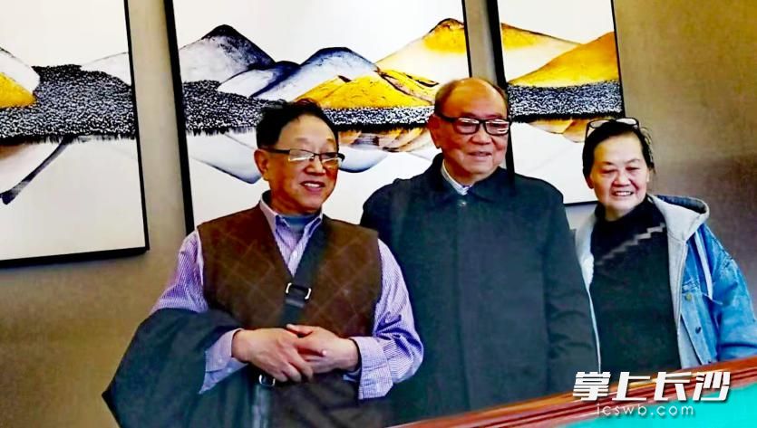 邹昆山（左）张步真（中）李爱莲（右）