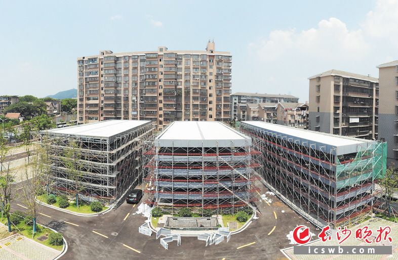 后湖2019年新建的立体停车场有效地解决了周边市民停车难的问题。长沙晚报全媒体记者 邹麟 摄