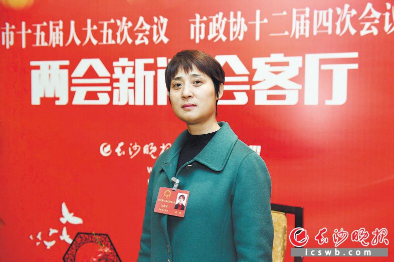 周玲