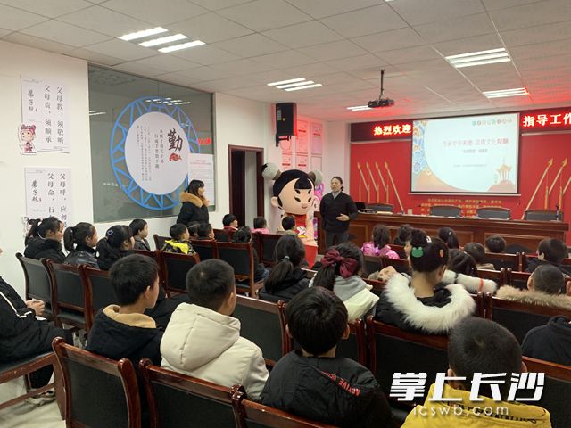 1月10日，由长沙秒表文化传媒有限公司精心打造的“家风家教之动漫+传统文化进万家”活动走进长沙高新区麓谷街道长庆社区。通讯员 供图