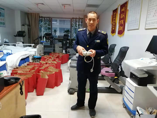 我们科室的保安大哥---廖师傅。