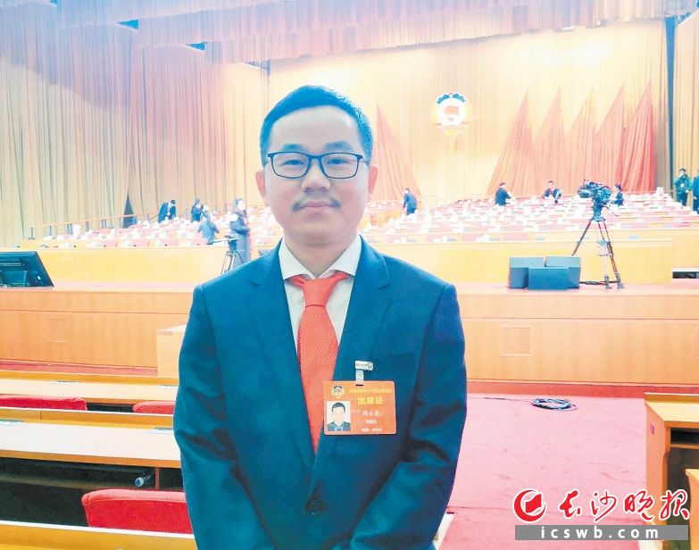 省政协委员、长沙经贸职业中专学校董事长 周永亮。长沙晚报全媒体记者 周小华 摄