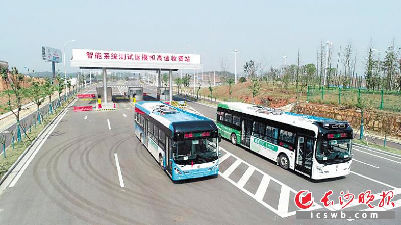 在国家智能网联汽车（长沙）测试区，短短一年时间数十家企业测试了千余场。资料图片