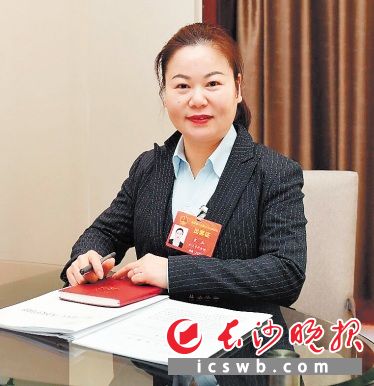 省人大代表袁灿。长沙晚报全媒体记者 彭玮蔚 摄