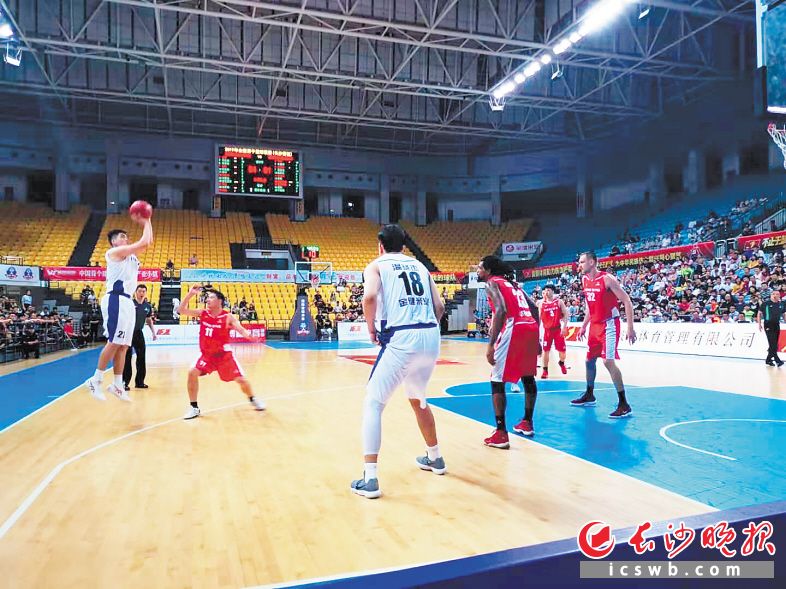 　　湖南目前只有湖南勇胜（白衣）一家NBL俱乐部。长沙晚报全媒体记者 宁莎鸥 摄
