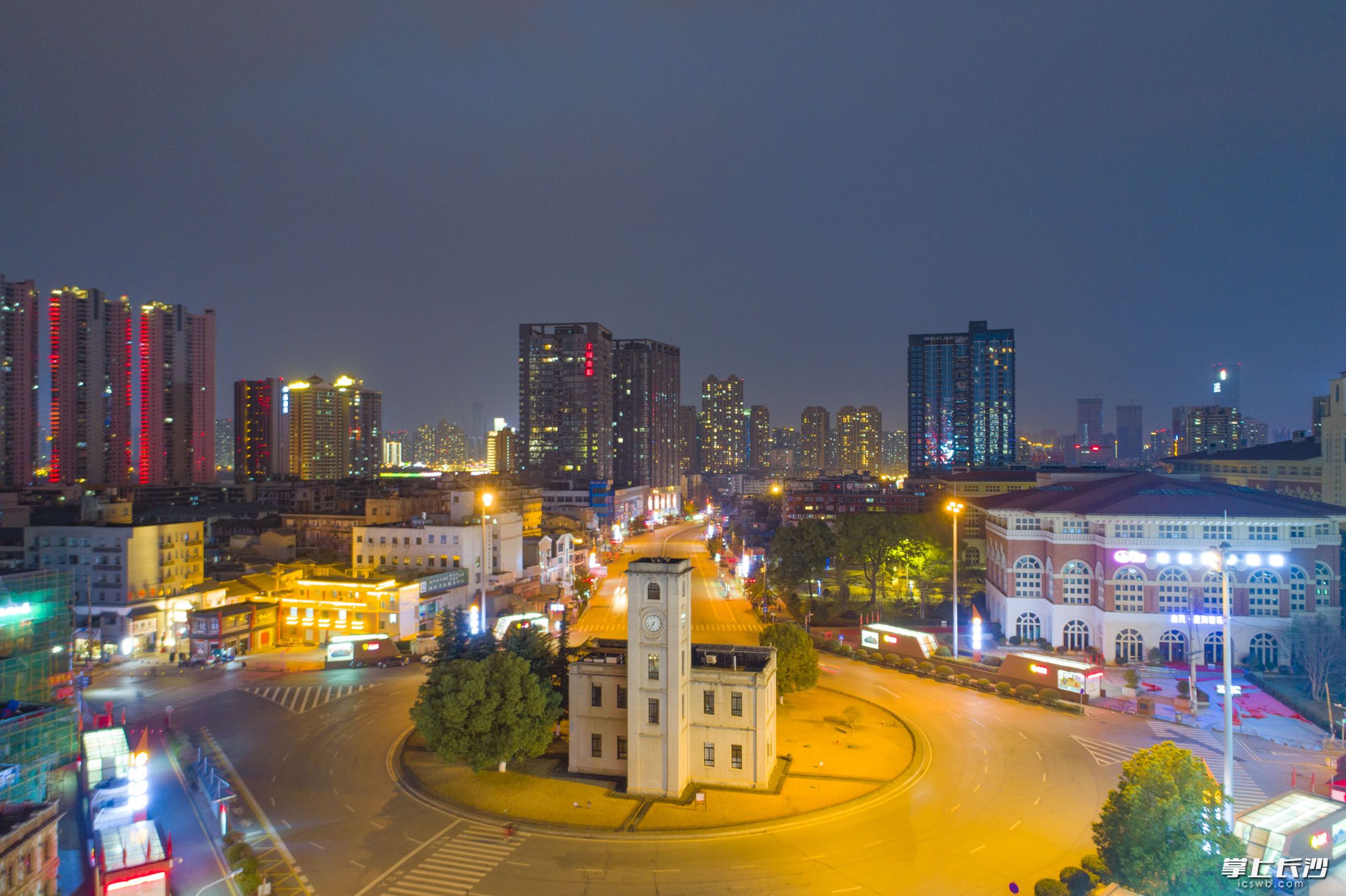 18时30分，中山亭。
