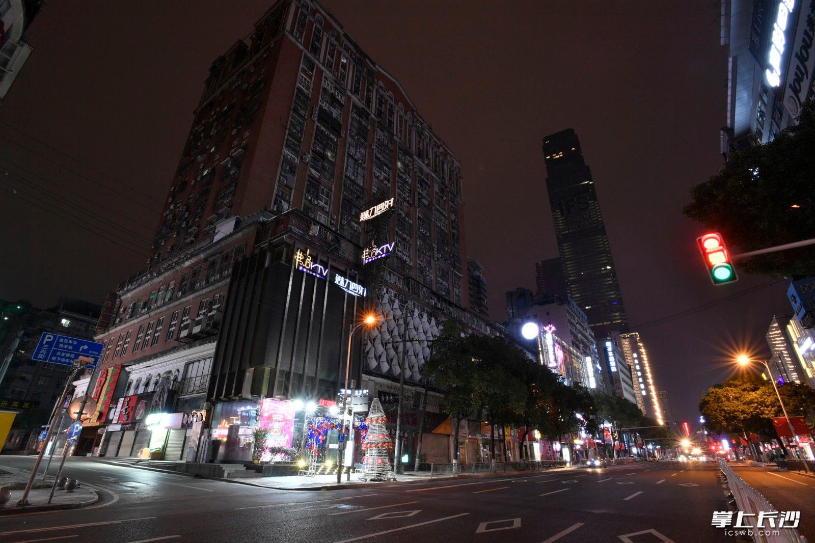 19时08分，解放西路。长沙晚报全媒体记者 罗杰科 摄