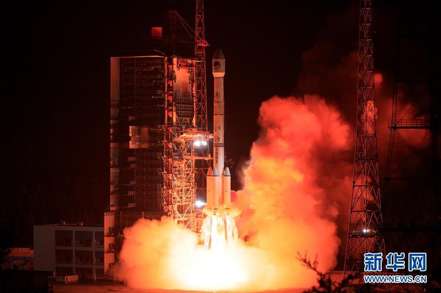 资料图：2019年6月25日02时09分，我国在西昌卫星发射中心用长征三号乙运载火箭，成功发射第46颗北斗导航卫星。新华社发（郭文彬 摄）