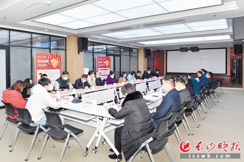 3月3日，长沙银行助力复工复产金融服务大行动走进望城经开区，帮助企业渡过难关。长沙晚报全媒体记者 邹麟 摄