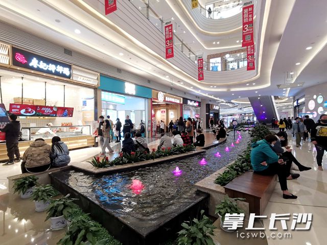 3月15日,步步高梅溪新天地的人气日渐恢复。吴梦珊 摄