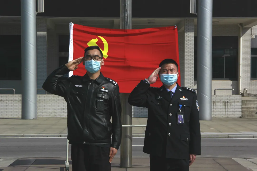 入党光荣耶...