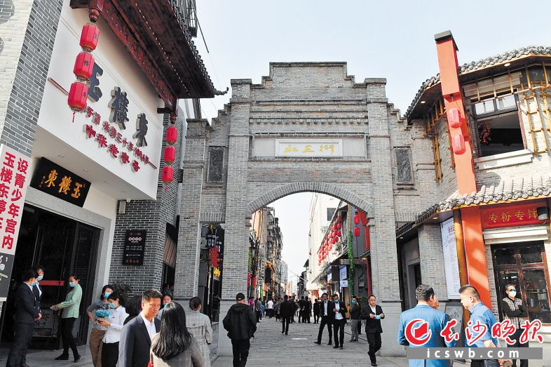 作为潮宗街历史文化街区的重要板块，北正街有机更新也已改造完工，按规划打造的老字号美食街，吸引了马复胜、玉楼东、双燕楼等百年老字号和采禾记、书亦烧仙草等品牌餐饮31家入驻。
