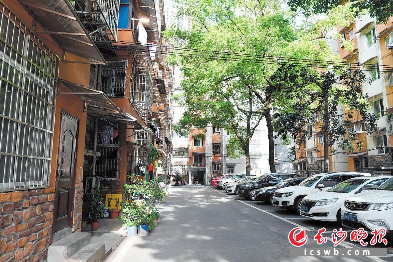 通过改造，开福区人造板厂宿舍实现小区零违建、油烟零污染、安全无隐患、服务零距离，外观现代、简洁、明快，与周边北辰三角洲整体协调一致。