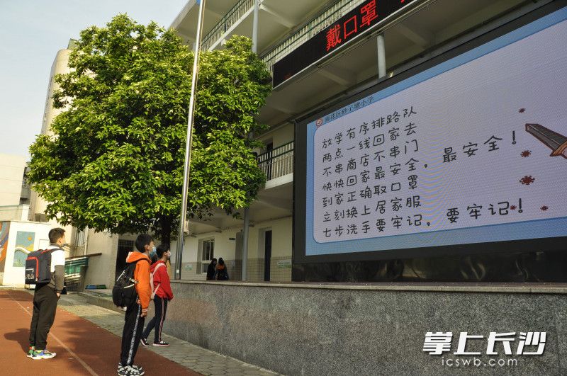 健康知识被创作成歌谣，朗朗上口。