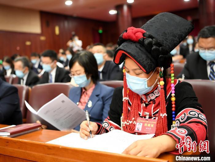 图为四川省两会现场。安源 摄