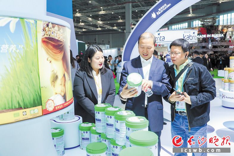 进博会上，澳优的产品受到关注。澳优供图