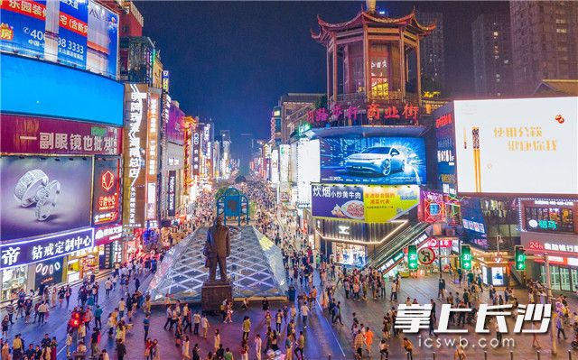 2020年5月16日，黄兴路步行街已经逐渐恢复了往日的勃勃生机。 长沙晚报全媒体记者 李锋 摄