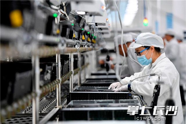 湘江鲲鹏建设项目以“鲲鹏之势”按照既定目标全速推进，从筹建到交付总用时120天的成绩再次刷新“长沙速度”。 长沙晚报全媒体记者 王志伟 摄