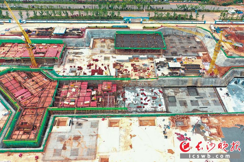 长沙县人民医院预计今年年底实现主体完工，2022年竣工投用。新医院建成后，将为长沙县新增床位1200张。长沙晚报全媒体记者 黄启晴 摄