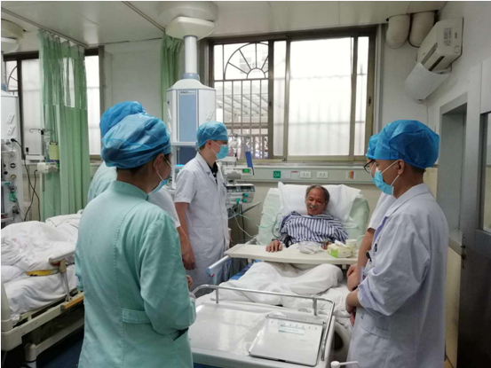 抢救的第二天,患者恢复了意识,语言表达也清晰。医院供图 抢救的第二天,患者恢复了意识,语言表达也清晰。医院供图