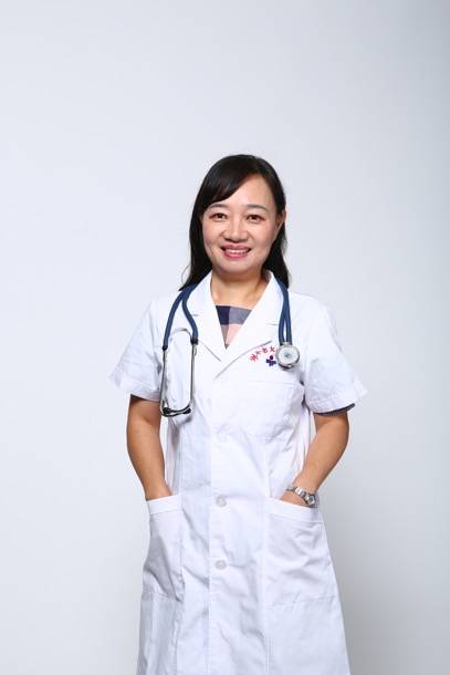湖南省儿童医院儿童保健所所长钟燕教授提醒，家长要关注儿童生长发育，警惕青春期提前到来， 给孩子一个快乐健康的童年。均为受访者供图