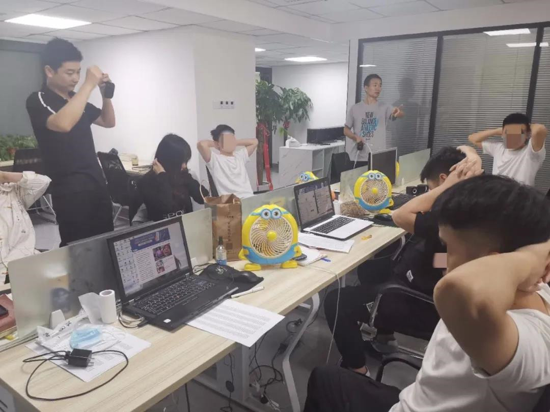 警方在扫楼行动中发现异常，随即展开调查。高新区警方供图