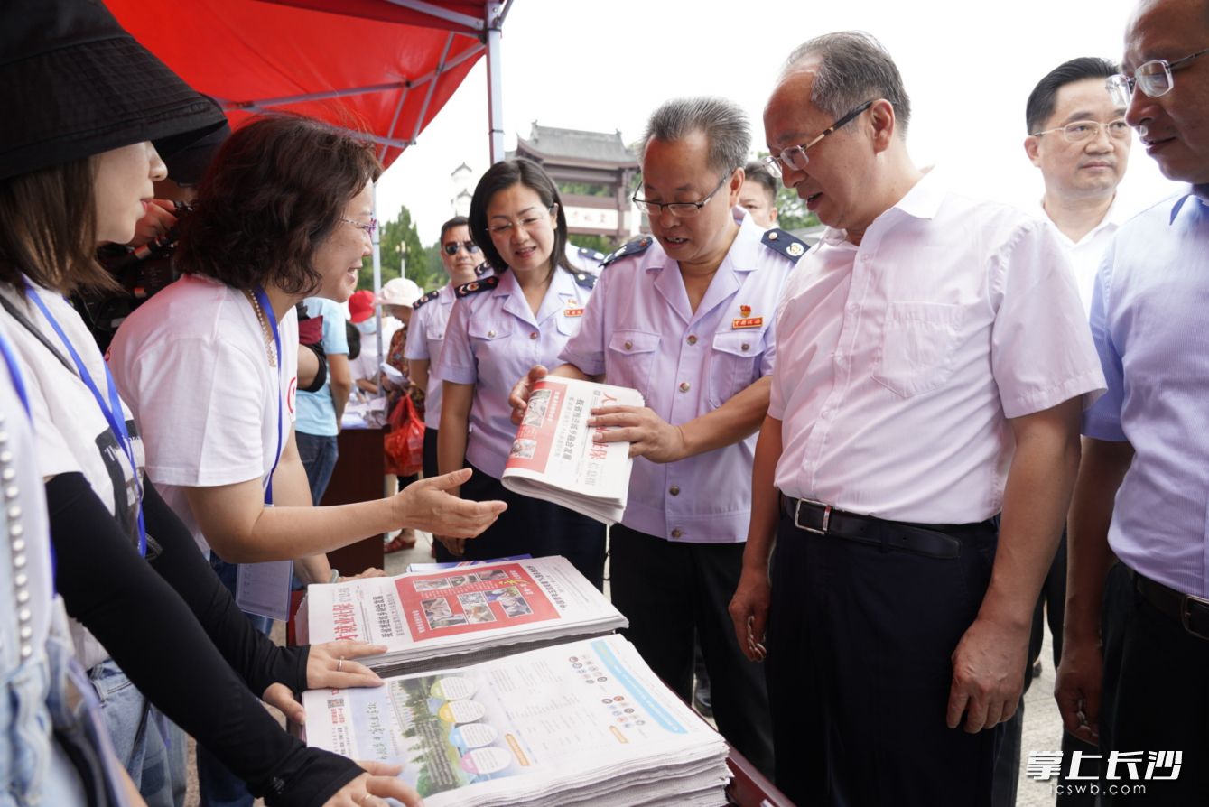 城乡居民基本养老保险全覆盖集中宣传月活动启动仪式现场。