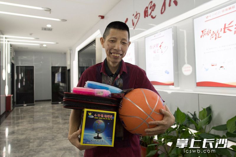 爱心人士何光。长沙晚报全媒体记者 黄启晴 摄