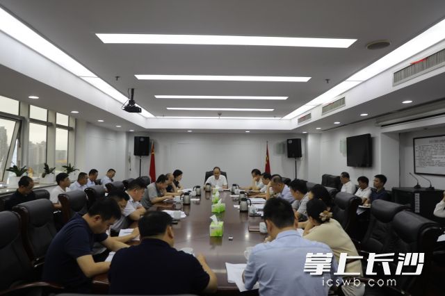 市纪委监委理论学习中心组（扩大）开展集中学习。长沙晚报通讯员 邓纪欢 摄