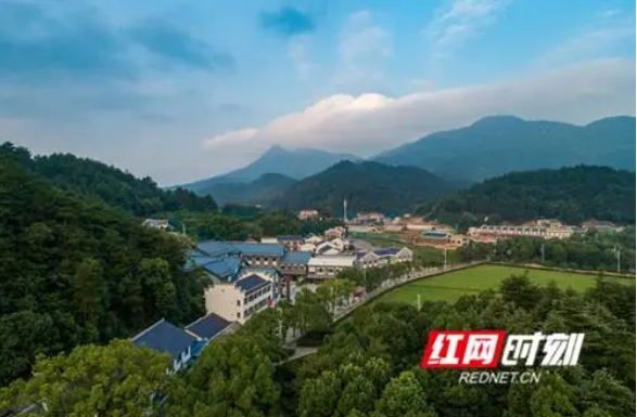 韶山村。
