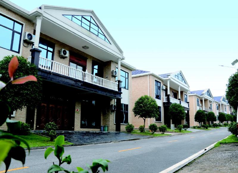 南山村的集中居住点--新河小区别墅林立，环境整洁。刘珂摄