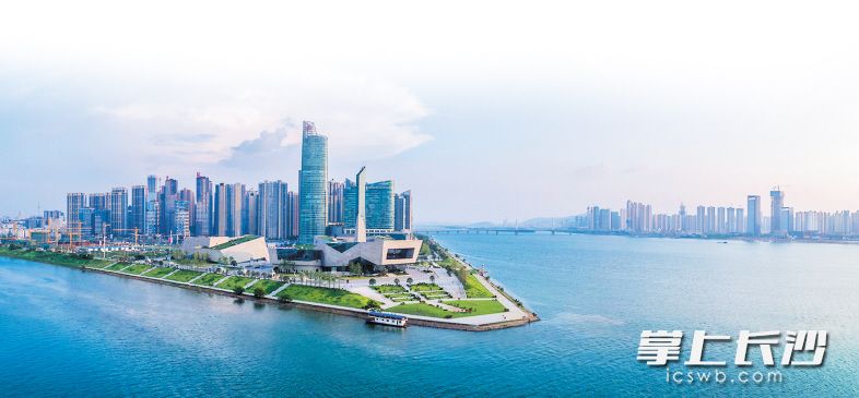 位于湘江与浏阳河交汇处的长沙音乐厅