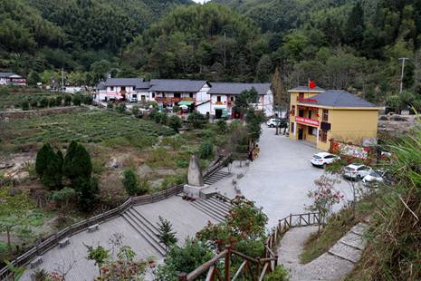 井冈山神山村路况新旧对比图。井冈山市委宣传部供图