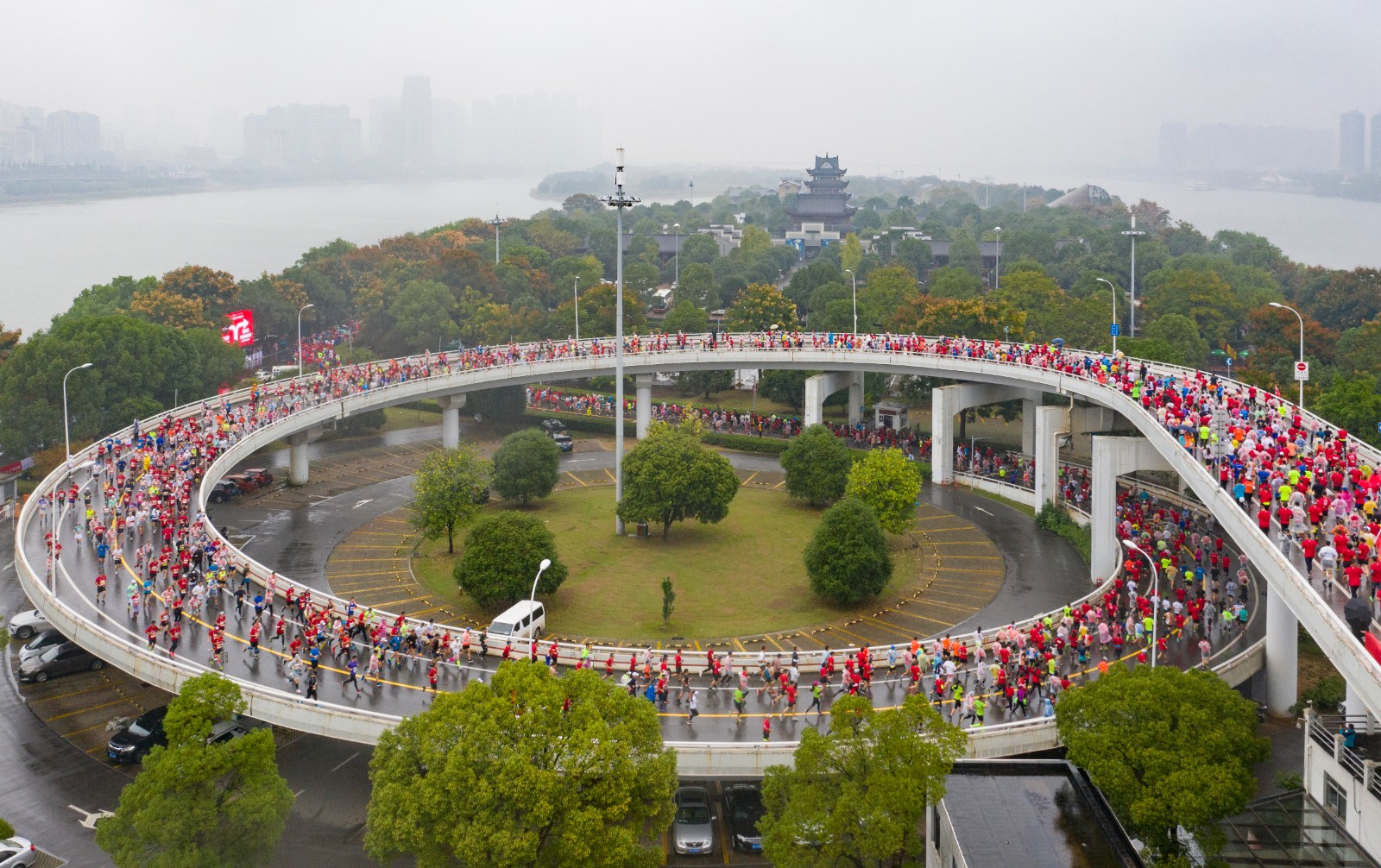 长沙马拉松连续举办五年，带动了不少人参与到健身中来。