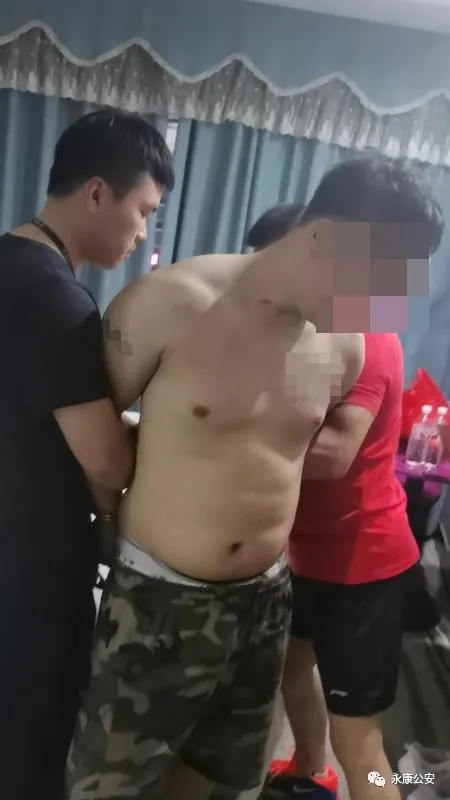 警方抓获岑某