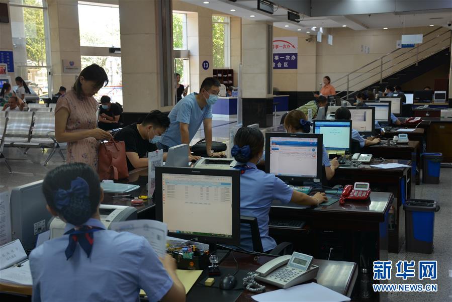 湖南推行“一件事一次办”改革后，长沙市雨花区政务服务中心企业注册大厅的办事效率提升，秩序井然（8月7日摄）。新华社发（高兴 摄）

