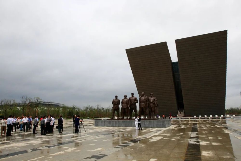 游客在参观合肥渡江战役纪念馆(新华社记者徐子鉴 摄) 游客在参观合肥渡江战役纪念馆(新华社记者徐子鉴 摄)